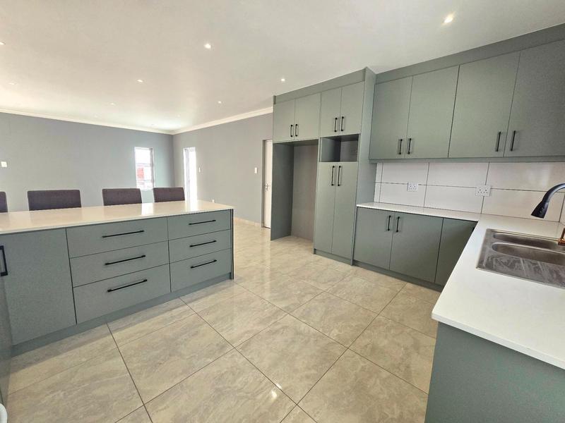 3 Bedroom Property for Sale in Golden Mile Western Cape